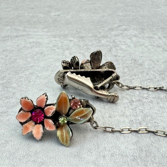 Sweater Shawl Clips Flower Collar Clips with Chain - Picture 3 of 5